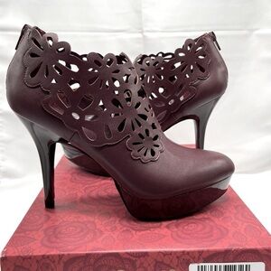 CARLOS By Carlos Santana Wine Linz High Heeled Bootie Size 9